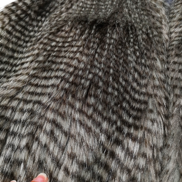 Faux fur vest - Picture 3 of 8